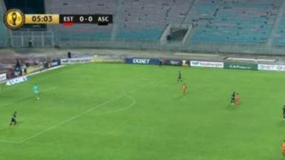 سقوط الأمطار على ملعب مباراة الأهلى والترجى التونسى