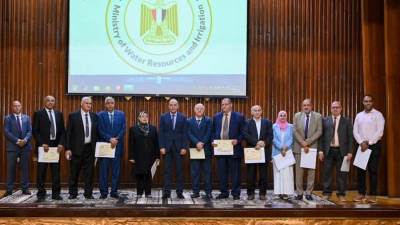 سويلم يكرم "رواد مدرسة الري المصرية" تقديرا لتطوير أداء الوزارة والإرتقاء بها