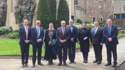 وزير التعليم العالي يلتقي بمسئولي الكلية الملكية للجراحين أدنبره ببريطانيا