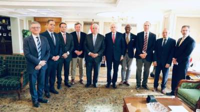 وزير التعليم العالي يعقد اجتماعًا مع وفد جامعة أريزونا الأمريكية