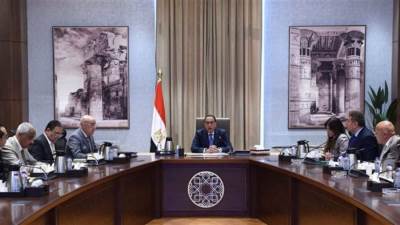 رئيس الوزراء يلتقى عددا من المطورين العقاريين لمناقشة وبحث سبل دعم القطاع العقاري