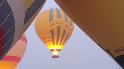 بعد توقف 4 أيام بتحليق 48 رحلة.. عودة رحلات البالون الطائر بالأقصر