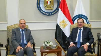 سويلم والملا يناقشان عدد من ملفات التعاون المشترك بين وزارتي البترول والرى