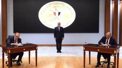 رئيس الوزراء يشهد توقيع مذكرة تفاهم بين وحدة صناعة السيارات والرابطة الأفريقية