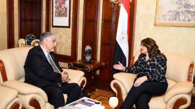 وزيرة الهجرة تستقبل خبيراً مصرياً في مجال البترول والآبار وإدارة المخلفات الصناعية