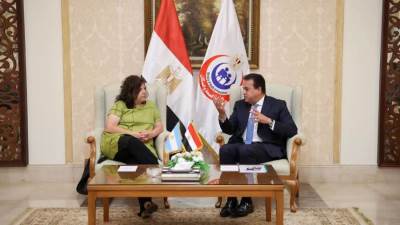 وزير الصحة يلتقي نظيرته الأرجنتينية لبحث سبل التعاون المشترك