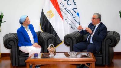 وزيرة البيئة فى جولة تفقدية بالهيئة العامة للمنطقة الإقتصادية لقناة السويس