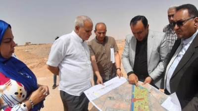 مساعد نائب رئيس "المجتمعات العمرانية" يُتابع مشروع تمهيد الطرق بمنطقة الرابية المضافة بالشروق