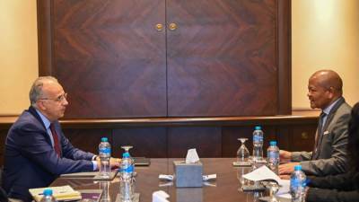 سويلم يستقبل وزير المياه بجنوب افريقيا.. على هامش إجتماعات الجمعية العمومية للأمكاو