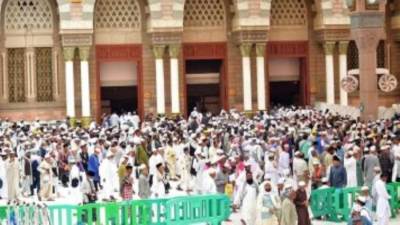 ما حكم التصوير أثناء أداء مناسك الحج والتحدث فى المحمول وقت الطواف؟.. الافتاء ترد