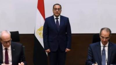 رئيس الوزراء يشهد توقيع مذكرة تفاهم للتعاون بين مصر والجزائر فى مجال الاتصالات