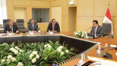 وزير الصحة يشدد على سرعة الانتهاء من مشروع تطوير سكن الأطباء