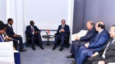 الرئيس السيسى يبحث مع نظيره الكينى فى باريس مستجدات الأوضاع بالسودان