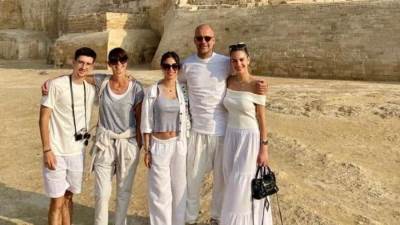 حفل عشاء خاص لجوارديولا وأسرته داخل معبد الأقصر التاريخي