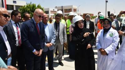 وزير الإسكان يتفقد محطة معالجة الصرف الصحي الثنائية بطاقة 52 ألف م3 يومياً