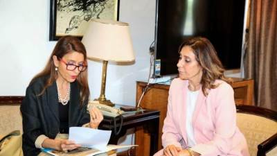 وزيرة الثقافة تلتقي المدير الإقليمي لمكتب اليونسكو بالقاهرة