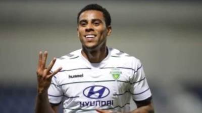 الأهلي يحصل على توقيع سوزا واللاعب يصل القاهرة خلال ساعات للخضوع للكشف الطبي