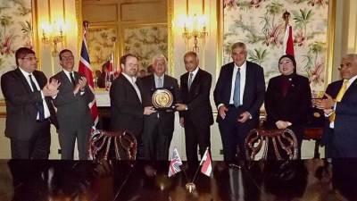 وزير التعليم العالي يشهد تسلم جامعة النهضة شهادة تصنيف ٤ نجوم “كيو إس” بلندن