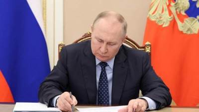 قانون مثير.. بوتين يحظر عمليات تغيير الجنس في روسيا