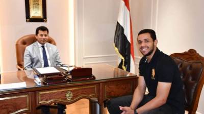 وزير الرياضة يلتقي مصطفي عسل بطل العالم فى الاسكواش