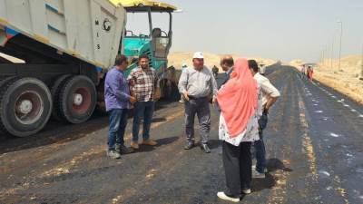 مسئولو "جهاز سوهاج الجديدة" يتفقدون أعمال الطرق بالمدنية