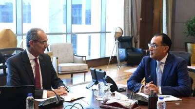 رئيس الوزراء يتابع مع وزير الاتصالات عددا من المشروعات وملفات العمل