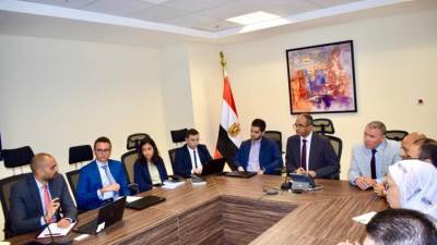 نائب وزير الإسكان يناقش الخدمات الاستشارية لتفيذ بعض محطات تحلية المياه