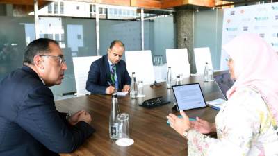 رئيس الوزراء يلتقى مدير برنامج الأمم المتحدة للمستوطنات البشرية "هابيتات"