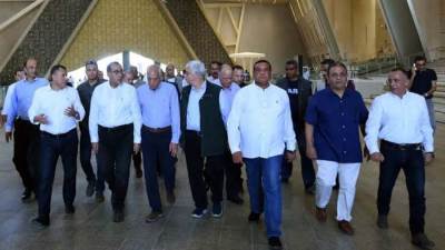 رئيس الوزراء يتفقد سير العمل فى المتحف المصرى الكبير