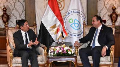 رئيس الرعاية الصحية يبحث مع سفير سنغافورة تعزيز التعاون الاستراتيجي