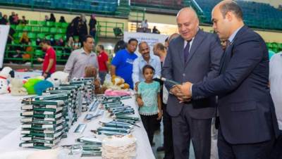 «دكان الفرحة».. توزيع 20 ألف قطعة ملابس على الأسر الأولى بالرعاية في قنا