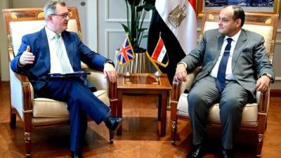 وزير التجارة والصناعة يلتقي المبعوث التجاري لرئيس الوزراء البريطاني إلى مصر