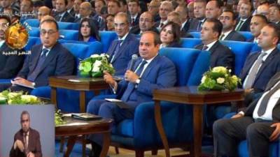 الرئيس السيسي للمواطن: عاوز تعيش أنا معاك عاوز تصرف على أولادك أنا جنبك