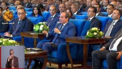 الرئيس السيسي يشاهد فيلما قصيرا عن دعم الصناعات الوطنية خلال 9 سنوات