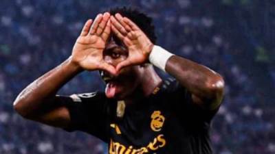 ريال مدريد يتقدم على نابولى 2-1 بأهداف عالمية فى الشوط الأول