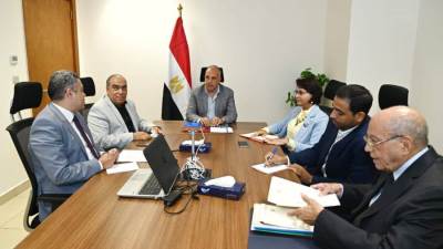 سويلم يتابع إجراءات الإعداد لأسبوع القاهرة السادس للمياه المنعقد