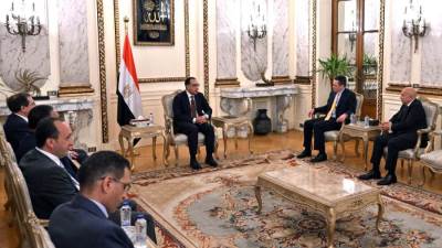 رئيس الوزراء يلتقي النائب الأول لشركة "إكسون موبيل" الأمريكية