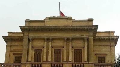 مجلس الشيوخ ينكس أعلامه حدادا على شهداء فلسطين