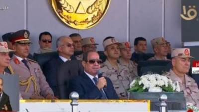 الرئيس السيسي: الجيش المصرى يبنى ويصون ويحمى ولا يعتدى