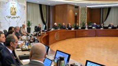 مجلس الوزراء يوافق على مشروع قرار الحد الأدنى للأجور للموظفين والعاملين