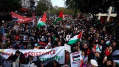 آلاف الفرنسيين يشاركون فى مسيرات حاشدة بباريس لوقف العدوان على غزة