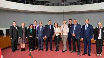 وزير السياحة والآثار يتوجه في زيارة قصيرة للعاصمة الألمانية برلين