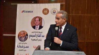 شحاتة: بيئة عمل صحية وآمنة ولائقة لصالح "طرفي الإنتاج"