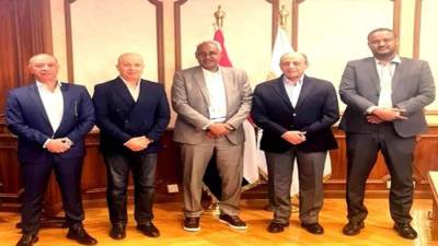 وزير الطيران المدني يبحث مع رئيس هيئة الموانئ بچيبوتي التعاون المشترك