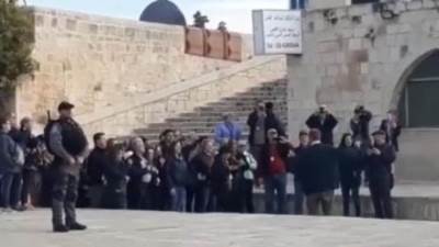 عشرات المُستوطنين يقتحمون المسجد الأقصى بحماية شرطة الاحتلال