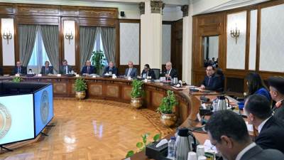 الحكومة تكلف بالاعتماد على المكون المحلي بمختلف المشروعات دعماً للصناعة الوطنية