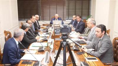 وزير الزراعة يتابع مع قيادات الوزارة موسم زراعة القمح وتوزيع الأسمدة وتطهير الترع