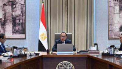 مدبولي يتابع موقف المشروعات التي تنفذها الهيئة الهندسية للقوات المسلحة في المحافظات المختلفة