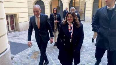 وزيرة الهجرة تتفقد مقر لجنة الاقتراع بالسفارة المصرية في باريس