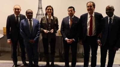 وزير الرياضة يلتقي نظيرته الفرنسية لبحث عدد من مسارات التعاون